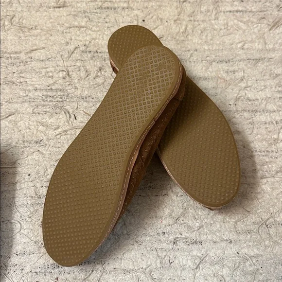 TOMS Women’s Tan Suede Loafers - Picture 4 of 4